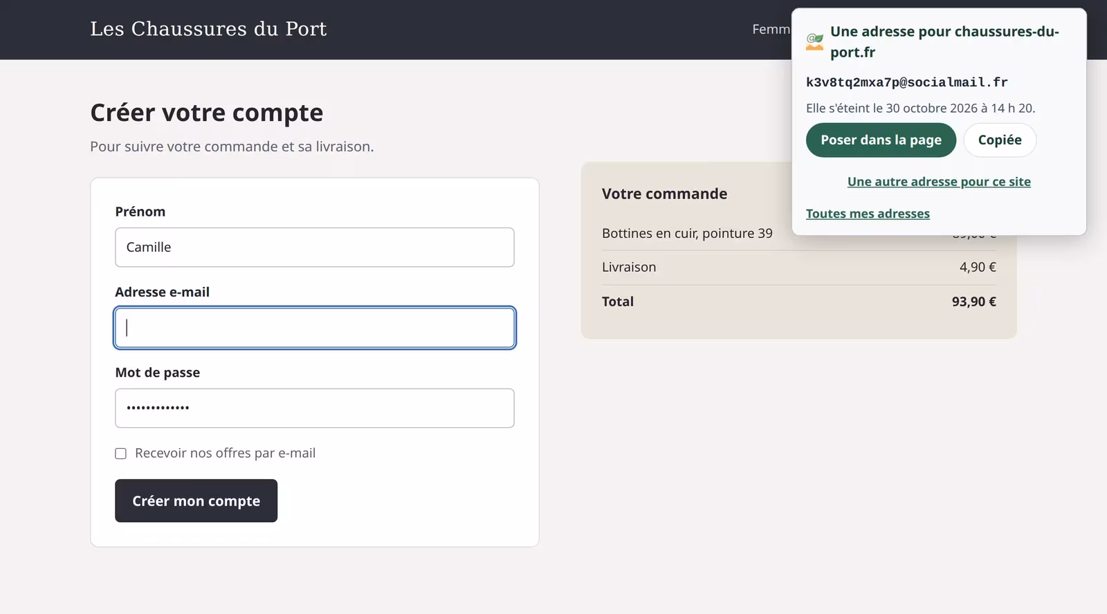 Page d'inscription d'une boutique en ligne. En haut à droite, le panneau Socialmail : « Une adresse pour chaussures-du-port.fr », l'adresse k3v8tq2mxa7p@socialmail.fr, qui s'éteint le 30 octobre 2026, et les boutons « Poser dans la page » et « Copiée ».